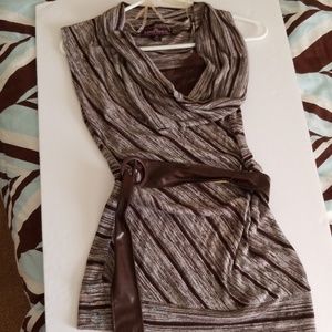 Cowl neck tshirt with belt